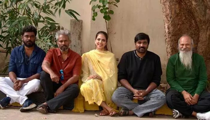 విజయ్ సేతుపతితో మాళవిక మోహనన్ రచ్చ! డైరెక్టర్ ఎవరో తెలిస్తే షాక్! విజయ్ సేతుపతితో మాళవిక మోహనన్ రచ్చ! డైరెక్టర్ ఎవరో తెలిస్తే షాక్!