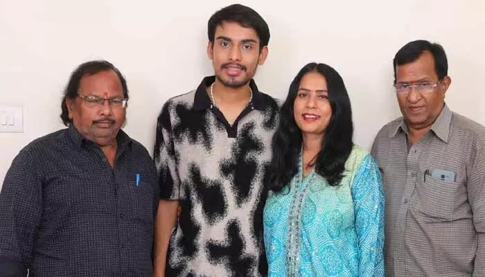 Pawan Mahaveer's Grand Tollywood Debut in 'Amma.. Naaku Aa Abbayi Kaavali' Film Pawan Mahaveer's Grand Tollywood Debut in 'Amma.. Naaku Aa Abbayi Kaavali' Film