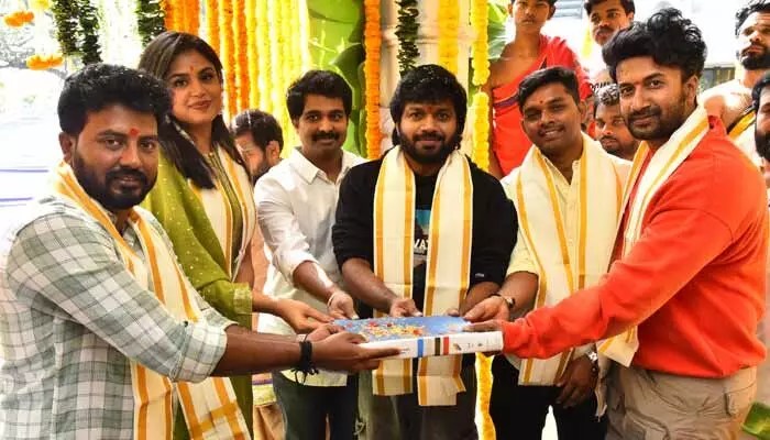సత్యదేవ్ మాస్ ట్రీట్! ఫరియాతో కలిసి దుమ్ము రేపేందుకు రెడీ.. SD15 మూవీతో రికార్డులు షురూ! సత్యదేవ్ మాస్ ట్రీట్! ఫరియాతో కలిసి దుమ్ము రేపేందుకు రెడీ.. SD15 మూవీతో రికార్డులు షురూ!