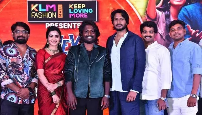 మాస్ అప్డేట్: 'హే బలవంత్' రిలీజ్ డేట్ ఫిక్స్! సుహాస్ కామెంట్స్ వైరల్! మాస్ అప్డేట్: 'హే బలవంత్' రిలీజ్ డేట్ ఫిక్స్! సుహాస్ కామెంట్స్ వైరల్!