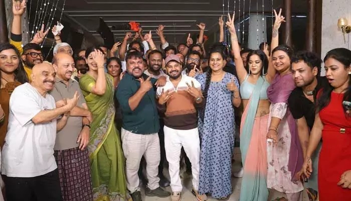 హాట్ న్యూస్: 'నేను రెడీ' మూవీ షూటింగ్ ఫినిష్! సమ్మర్ లో బ్లాక్ బస్టర్ పక్కా! హాట్ న్యూస్: 'నేను రెడీ' మూవీ షూటింగ్ ఫినిష్! సమ్మర్ లో బ్లాక్ బస్టర్ పక్కా!