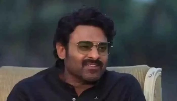 ప్రభాస్ సంచలన లుక్: ఈ సినిమా కోసమేనా? ఫ్యాన్స్ కు పూనకాలే! ప్రభాస్ సంచలన లుక్: ఈ సినిమా కోసమేనా? ఫ్యాన్స్ కు పూనకాలే!