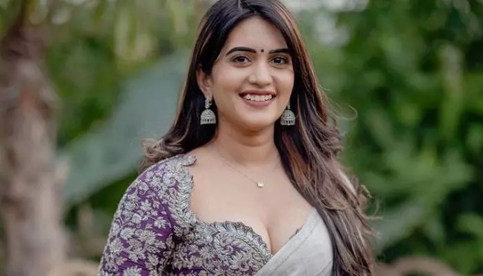 షాకింగ్: ఇండస్ట్రీకి రాకముందు స్రవంతి ఏం చేసేదో తెలుసా? అన్ని కష్టాలా? షాకింగ్: ఇండస్ట్రీకి రాకముందు స్రవంతి ఏం చేసేదో తెలుసా? అన్ని కష్టాలా?