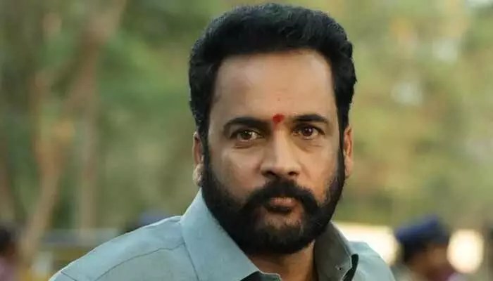 హీరోయిన్ల డ్రెస్సింగ్పై షాకింగ్ కామెంట్స్ చేసిన శివాజీ! సొంతవాళ్లే ముంచేశారంటూ సంచలనం! హీరోయిన్ల డ్రెస్సింగ్పై షాకింగ్ కామెంట్స్ చేసిన శివాజీ! సొంతవాళ్లే ముంచేశారంటూ సంచలనం!