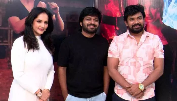 కిల్లర్ టీజర్: అట్లుంటది మరి.. రిలీజ్ చేసిన అనిల్ రావిపూడి! మామూలుగా లేదుగా!! కిల్లర్ టీజర్: అట్లుంటది మరి.. రిలీజ్ చేసిన అనిల్ రావిపూడి! మామూలుగా లేదుగా!!