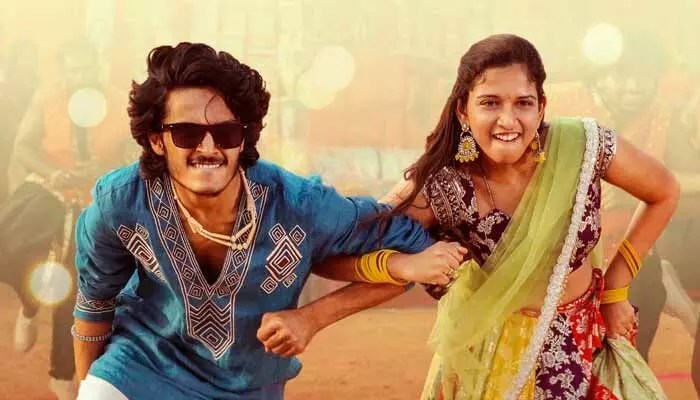 వైరల్: ‘బ్యాండ్ మేళం’ ఫస్ట్ సింగిల్ రిలీజ్.. శ్రీదేవి, రోషన్ మాస్ స్టెప్స్తో రికార్డ్స్ షేకింగ్! వైరల్: ‘బ్యాండ్ మేళం’ ఫస్ట్ సింగిల్ రిలీజ్.. శ్రీదేవి, రోషన్ మాస్ స్టెప్స్తో రికార్డ్స్ షేకింగ్!