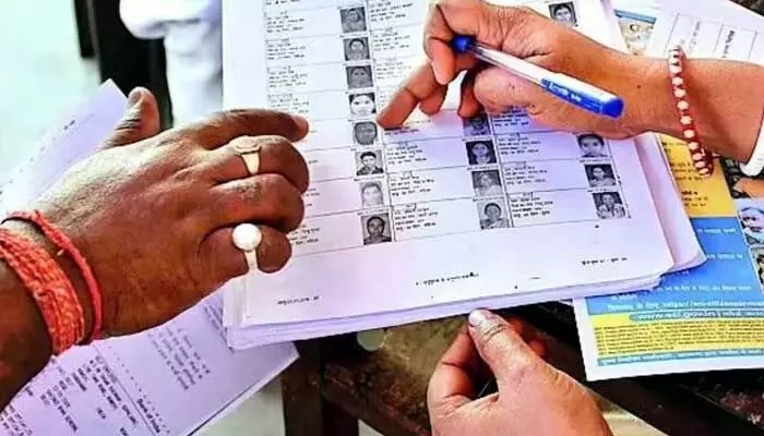 బెంగాల్ రీ-పోలింగ్: ఈసీ సంచలన నిర్ణయం! డైమండ్ హార్బర్లో ఏం జరగబోతోంది? బెంగాల్ రీ-పోలింగ్: ఈసీ సంచలన నిర్ణయం! డైమండ్ హార్బర్లో ఏం జరగబోతోంది?