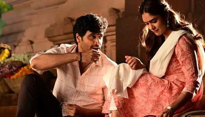 షాకింగ్: జూలీయట్ మోసం.. అడివి శేష్ రివేంజ్! 'డెకాయిట్' ప్రోమోతో సంచలనం! షాకింగ్: జూలీయట్ మోసం.. అడివి శేష్ రివేంజ్! 'డెకాయిట్' ప్రోమోతో సంచలనం!
