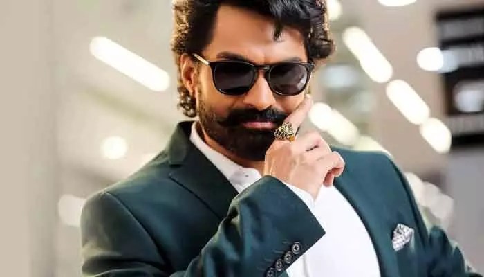 Kalyan Ram Teams Up with Pushpa Writer Srikanth Vissa for Blockbuster: Viral Buzz! Kalyan Ram Teams Up with Pushpa Writer Srikanth Vissa for Blockbuster: Viral Buzz!