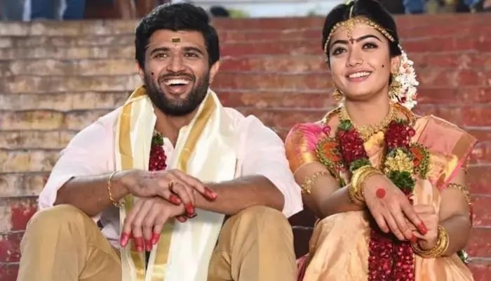 షాకింగ్: విజయ్ దేవరకొండ, రష్మికల పెళ్లి మళ్ళీ! కారణం తెలిస్తే మైండ్ బ్లాక్! షాకింగ్: విజయ్ దేవరకొండ, రష్మికల పెళ్లి మళ్ళీ! కారణం తెలిస్తే మైండ్ బ్లాక్!