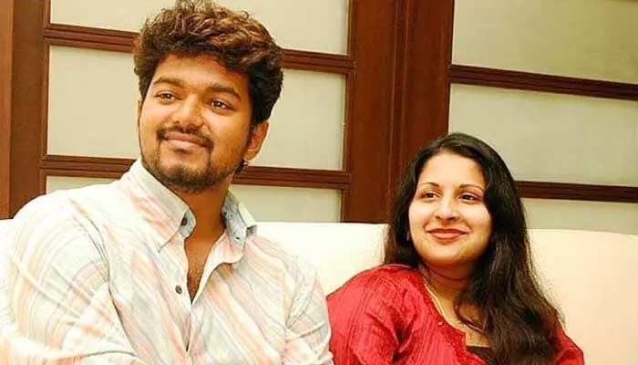 విజయ్కు దిమ్మతిరిగే షాక్ ఇచ్చిన సంగీత! కోర్టులో సంచలన పిటిషన్! విజయ్కు దిమ్మతిరిగే షాక్ ఇచ్చిన సంగీత! కోర్టులో సంచలన పిటిషన్!