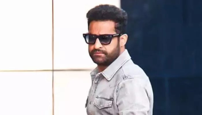 షాకింగ్: ఆ రెండు బ్లాక్ బస్టర్ సినిమాలు వదిలేసిన ఎన్టీఆర్! కారణం ఇదేనా? షాకింగ్: ఆ రెండు బ్లాక్ బస్టర్ సినిమాలు వదిలేసిన ఎన్టీఆర్! కారణం ఇదేనా?