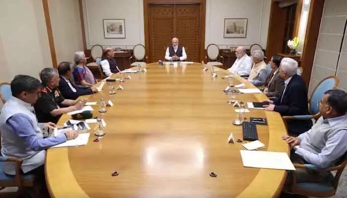 గల్ఫ్ భగ్గు: భారతీయుల తరలింపునకు కేంద్రం సన్నాహాలు! భద్రతా కమిటీ అత్యవసర భేటీ! గల్ఫ్ భగ్గు: భారతీయుల తరలింపునకు కేంద్రం సన్నాహాలు! భద్రతా కమిటీ అత్యవసర భేటీ!