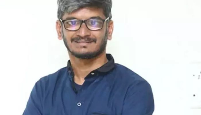 రామ్ చరణ్ 'పెద్ది' సాంగ్ సంచలనం! జానీ మాస్టర్కు అనంత శ్రీరామ్ సీక్రెట్ చెప్పేశారా? వైరల్! రామ్ చరణ్ 'పెద్ది' సాంగ్ సంచలనం! జానీ మాస్టర్కు అనంత శ్రీరామ్ సీక్రెట్ చెప్పేశారా? వైరల్!