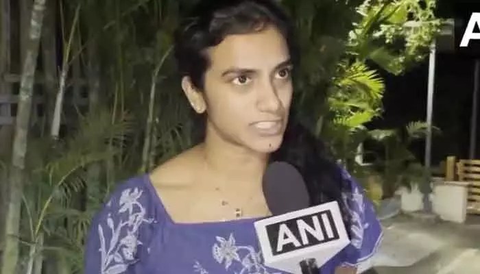 దుబాయ్ టెన్షన్: చావు అంచుల దాకా వెళ్ళొచ్చిన పీవీ సింధు! ఏం జరిగిందంటే? దుబాయ్ టెన్షన్: చావు అంచుల దాకా వెళ్ళొచ్చిన పీవీ సింధు! ఏం జరిగిందంటే?