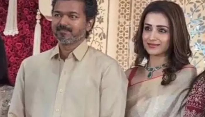 Vijay - Trisha: ఓకే పెళ్లిలో సందడి చేసిన విజయ్-త్రిష Vijay - Trisha: ఓకే పెళ్లిలో సందడి చేసిన విజయ్-త్రిష