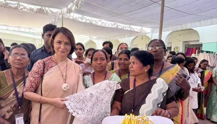 షాకింగ్: చేతివృత్తులు అంతం? అక్కినేని అమల సంచలన వ్యాఖ్యలు వైరల్! షాకింగ్: చేతివృత్తులు అంతం? అక్కినేని అమల సంచలన వ్యాఖ్యలు వైరల్!