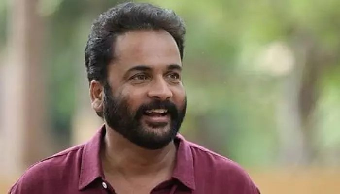 షాకింగ్: 'మంత్ర' నా సినిమానే, చార్మి 15 నిమిషాలే: శివాజీ సంచలన ప్రకటన! షాకింగ్: 'మంత్ర' నా సినిమానే, చార్మి 15 నిమిషాలే: శివాజీ సంచలన ప్రకటన!