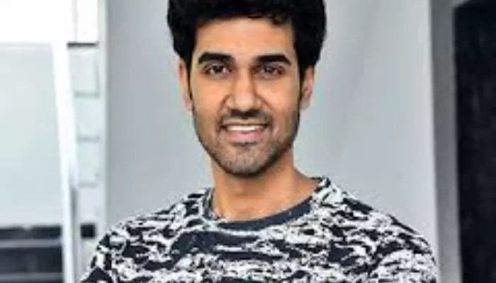 Sangeeth Shobhan's Secret: Assistant Director for Mahesh Babu's Maharshi Film! Sangeeth Shobhan's Secret: Assistant Director for Mahesh Babu's Maharshi Film!