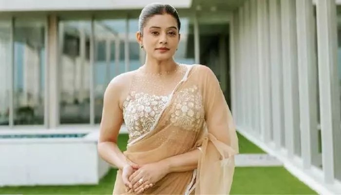 Priyamani Reveals Why She Wore Bikini in 'Drona': Sensational Clarification Priyamani Reveals Why She Wore Bikini in 'Drona': Sensational Clarification