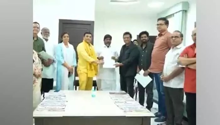 దుమ్మురేపే గద్దర్ ఫిల్మ్ అవార్డ్స్ 2025! చిరుకు ఎన్టీఆర్ అవార్డు, రష్మికకు బెస్ట్ యాక్ట్రెస్! దుమ్మురేపే గద్దర్ ఫిల్మ్ అవార్డ్స్ 2025! చిరుకు ఎన్టీఆర్ అవార్డు, రష్మికకు బెస్ట్ యాక్ట్రెస్!
