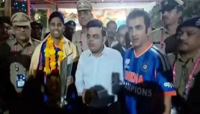 భారత్ గెలుపు వెనుక గంభీర్ వ్యూహం! హనుమాన్ సన్నిధిలో సూర్యకుమార్ ఆశీస్సులు! భారత్ గెలుపు వెనుక గంభీర్ వ్యూహం! హనుమాన్ సన్నిధిలో సూర్యకుమార్ ఆశీస్సులు!