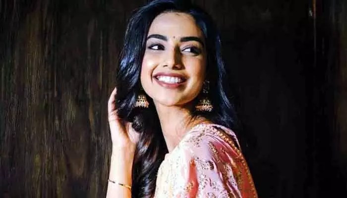 Meenakshi Chaudhary's Viral Comments on Husband Spark Netizen Outrage Meenakshi Chaudhary's Viral Comments on Husband Spark Netizen Outrage