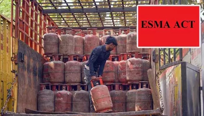 షాకింగ్: ఎల్పీజీపై కేంద్రం కొరడా! చమురు కంపెనీలకు ఎస్మా అమలు!! షాకింగ్: ఎల్పీజీపై కేంద్రం కొరడా! చమురు కంపెనీలకు ఎస్మా అమలు!!