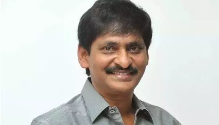 షాకింగ్: ఆలీ హీరో అంటే సినిమా చేయనన్న సౌందర్య! కృష్ణారెడ్డి మాస్ రిప్లై! షాకింగ్: ఆలీ హీరో అంటే సినిమా చేయనన్న సౌందర్య! కృష్ణారెడ్డి మాస్ రిప్లై!