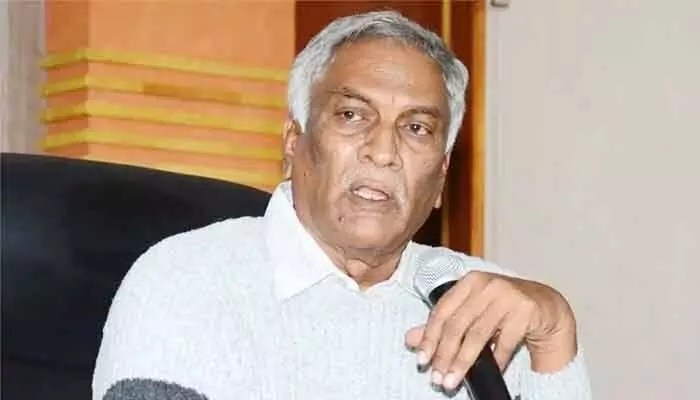 షాకింగ్: టాలీవుడ్లో పెద్ద దిక్కు లేరన్న తమ్మారెడ్డి! ఇండస్ట్రీలో ప్రకంపనలు! షాకింగ్: టాలీవుడ్లో పెద్ద దిక్కు లేరన్న తమ్మారెడ్డి! ఇండస్ట్రీలో ప్రకంపనలు!