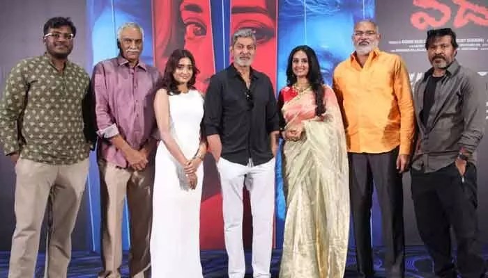 జగపతిబాబు 'వదలా' మూవీ: బ్లాక్ బస్టర్ హిట్టే అంటోన్నారే! మామూలు అంచనాలు లేవుగా!! జగపతిబాబు 'వదలా' మూవీ: బ్లాక్ బస్టర్ హిట్టే అంటోన్నారే! మామూలు అంచనాలు లేవుగా!!