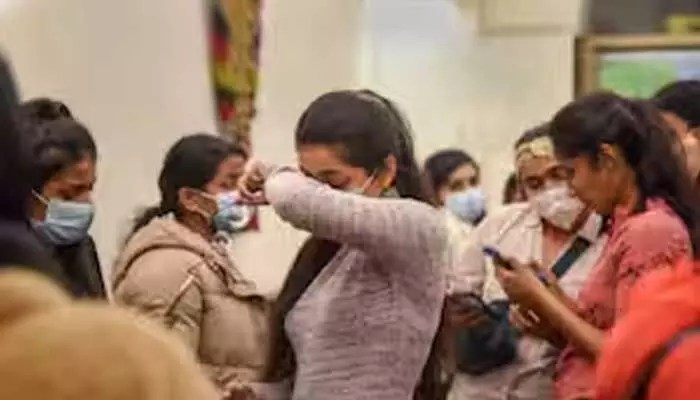 గల్ఫ్ సంక్షోభం: 400 మంది తెలుగు వారిని రక్షించేందుకు ముమ్మర ప్రయత్నాలు! గల్ఫ్ సంక్షోభం: 400 మంది తెలుగు వారిని రక్షించేందుకు ముమ్మర ప్రయత్నాలు!