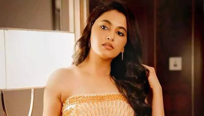 ప్రియాంక మోహన్ డెడికేషన్ మామూలుగా లేదుగా.. గడ్డకట్టే చలిలోనూ గంటల తరబడి పని! డైరెక్టర్ షాక్! ప్రియాంక మోహన్ డెడికేషన్ మామూలుగా లేదుగా.. గడ్డకట్టే చలిలోనూ గంటల తరబడి పని! డైరెక్టర్ షాక్!