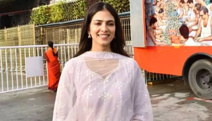మాళవిక మోహనన్ సంచలనం! తిరుమలలో ప్రత్యక్షం.. ప్రభాస్ మూవీ అప్డేట్! మాళవిక మోహనన్ సంచలనం! తిరుమలలో ప్రత్యక్షం.. ప్రభాస్ మూవీ అప్డేట్!