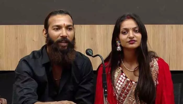 కుంభమేళా వైరల్ గర్ల్ పెళ్లి దుమారం! లవ్ జిహాద్ అంటూ డైరెక్టర్ సంచలన ఆరోపణలు!! కుంభమేళా వైరల్ గర్ల్ పెళ్లి దుమారం! లవ్ జిహాద్ అంటూ డైరెక్టర్ సంచలన ఆరోపణలు!!
