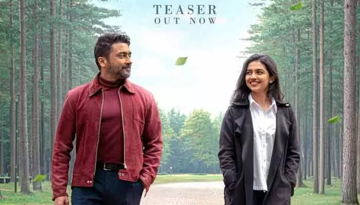 సూర్య 'విశ్వనాథ్ అండ్ సన్స్' టీజర్ రిలీజ్.. హీరోయిన్ మాస్ డైలాగ్స్, సూర్య లుక్స్కి ఫ్యాన్స్ ఫిదా! సూర్య 'విశ్వనాథ్ అండ్ సన్స్' టీజర్ రిలీజ్.. హీరోయిన్ మాస్ డైలాగ్స్, సూర్య లుక్స్కి ఫ్యాన్స్ ఫిదా!