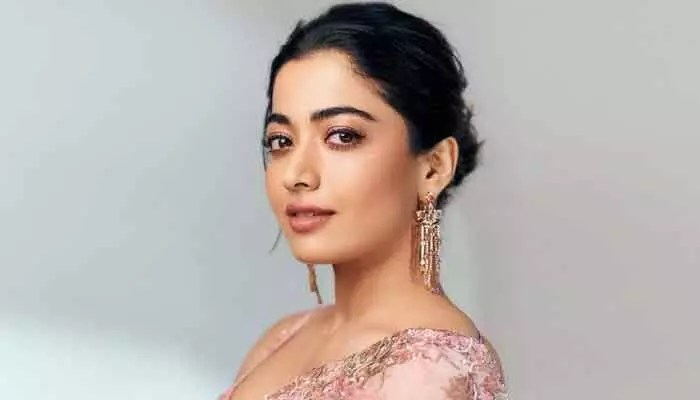 షాకింగ్: పెళ్లైన నెలరోజుల్లోనే రష్మిక మాస్ ట్రీట్! ఫ్యాన్స్ కు పూనకాలే!! షాకింగ్: పెళ్లైన నెలరోజుల్లోనే రష్మిక మాస్ ట్రీట్! ఫ్యాన్స్ కు పూనకాలే!!