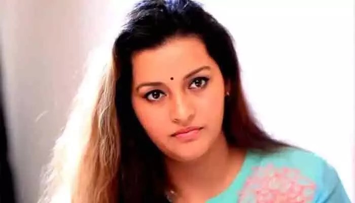 Police Arrest Accused for Obscene Posts Against Renu Desai Police Arrest Accused for Obscene Posts Against Renu Desai