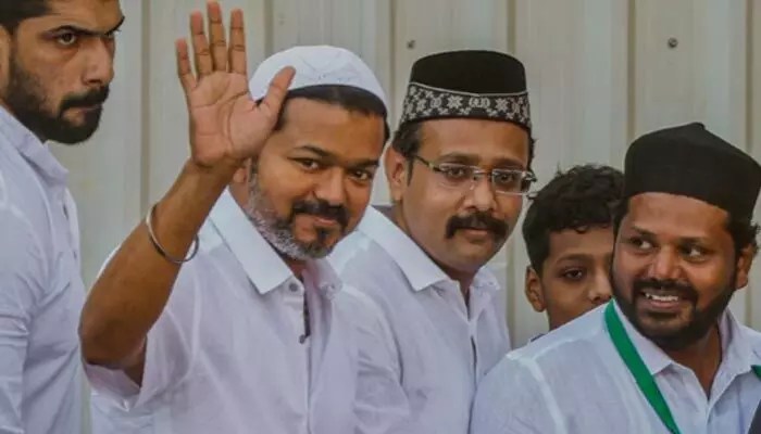 ఎన్డీయేతో టీవీకే పొత్తుపై విజయ్ సంచలన ప్రకటన! అసలేం జరిగిందంటే? ఎన్డీయేతో టీవీకే పొత్తుపై విజయ్ సంచలన ప్రకటన! అసలేం జరిగిందంటే?