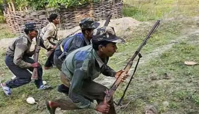 గడ్చిరోలిలో మావోయిస్టులకు బిగ్ షాక్! ఏకంగా 11 మంది లొంగుబాటుతో సంచలనం! గడ్చిరోలిలో మావోయిస్టులకు బిగ్ షాక్! ఏకంగా 11 మంది లొంగుబాటుతో సంచలనం!