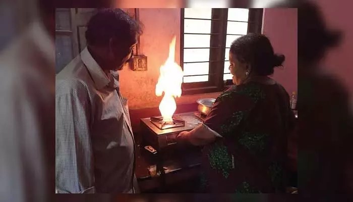 పదేళ్లుగా ఉచిత వంట గ్యాస్! రెత్నమ్మ అదృష్టానికి సెల్యూట్ చేయాల్సిందే! పదేళ్లుగా ఉచిత వంట గ్యాస్! రెత్నమ్మ అదృష్టానికి సెల్యూట్ చేయాల్సిందే!