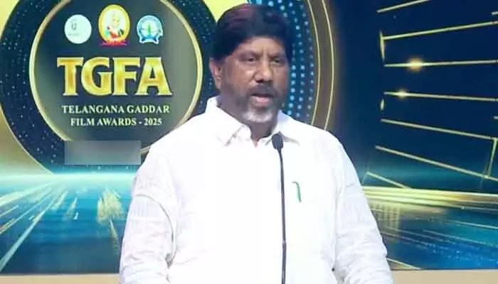 షాకింగ్: హాలీవుడ్ స్థాయికి మన టాలీవుడ్! డిప్యూటీ సీఎం సంచలన ప్రకటన! షాకింగ్: హాలీవుడ్ స్థాయికి మన టాలీవుడ్! డిప్యూటీ సీఎం సంచలన ప్రకటన!
