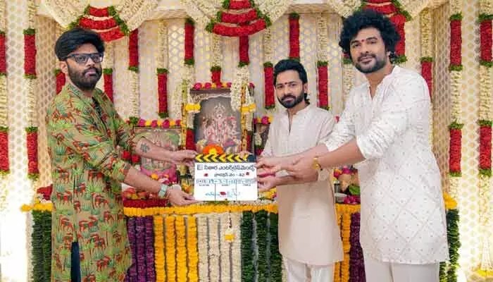 సిద్ధు జొన్నలగడ్డ మాస్ అప్డేట్: ఫాంటసీ ఎంటర్టైనర్తో థియేటర్లు దద్దరిల్లాల్సిందే! సిద్ధు జొన్నలగడ్డ మాస్ అప్డేట్: ఫాంటసీ ఎంటర్టైనర్తో థియేటర్లు దద్దరిల్లాల్సిందే!