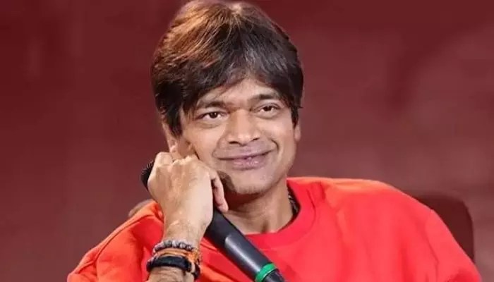 Ustaad Bhagat Singh: Pawan Kalyan's 'Bottu' Dialogue Goes Viral, Harish Shankar Explains Intent Ustaad Bhagat Singh: Pawan Kalyan's 'Bottu' Dialogue Goes Viral, Harish Shankar Explains Intent