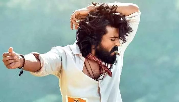 రామ్ చరణ్ 'పెద్ది'లో ఊరమాస్ ఐటెమ్ సాంగ్! మృణాల్, జాన్వీతో చరణ్ స్టెప్పులు.. ఫ్యాన్స్ కి పండగే!! రామ్ చరణ్ 'పెద్ది'లో ఊరమాస్ ఐటెమ్ సాంగ్! మృణాల్, జాన్వీతో చరణ్ స్టెప్పులు.. ఫ్యాన్స్ కి పండగే!!