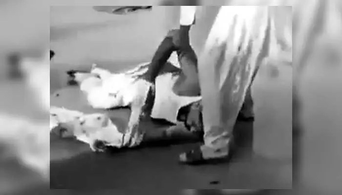 పాకిస్తాన్లో లష్కర్ కమాండర్ సంచలన హత్య! ఈద్ వేళ రక్తపాతం.. అసలేం జరిగింది? పాకిస్తాన్లో లష్కర్ కమాండర్ సంచలన హత్య! ఈద్ వేళ రక్తపాతం.. అసలేం జరిగింది?