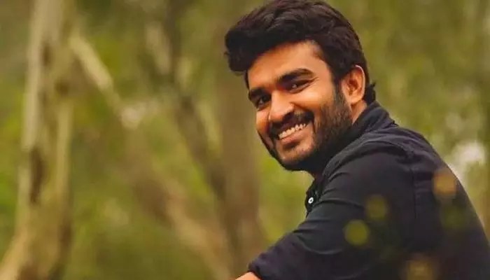 కిరణ్ అబ్బవరం సంచలనం: 'తిమ్మరాజుపల్లి టీవీ'లో క్యారవాన్ కష్టాలు! అమ్మాయిల త్యాగం మామూలుగా లేదుగా!! కిరణ్ అబ్బవరం సంచలనం: 'తిమ్మరాజుపల్లి టీవీ'లో క్యారవాన్ కష్టాలు! అమ్మాయిల త్యాగం మామూలుగా లేదుగా!!