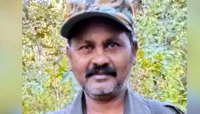 సంచలనం! నాలుగు దశాబ్దాల నక్సల్ పోరాటానికి వీడ్కోలు పలికిన పాపారావు! ప్రభుత్వానికి భారీ విజయం! సంచలనం! నాలుగు దశాబ్దాల నక్సల్ పోరాటానికి వీడ్కోలు పలికిన పాపారావు! ప్రభుత్వానికి భారీ విజయం!
