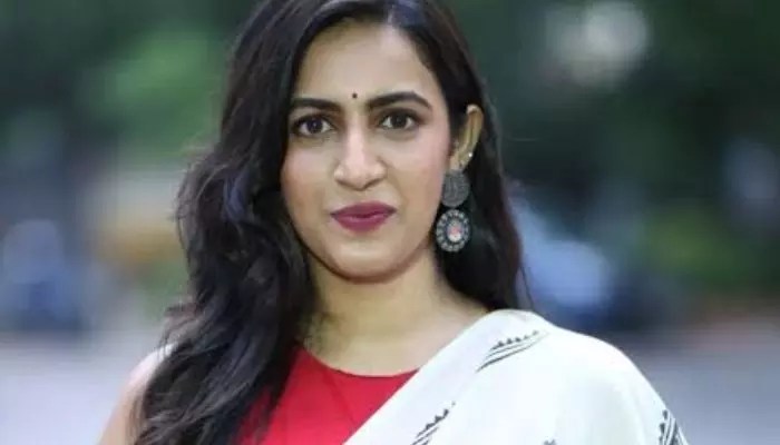 Ram Charan Injured on Set: Niharika's Shocking Reaction Goes Viral Ram Charan Injured on Set: Niharika's Shocking Reaction Goes Viral