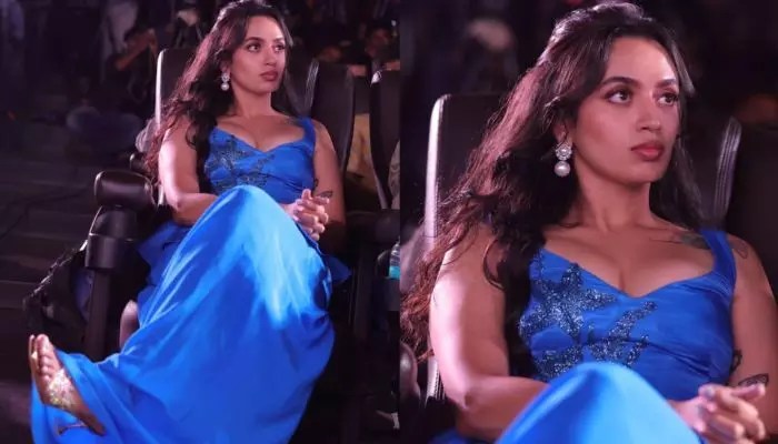 మాళవిక నాయర్: బ్లూ డ్రెస్లో హీట్ పెంచేసిందిగా.. వైరల్ ఫోటోలు! మాళవిక నాయర్: బ్లూ డ్రెస్లో హీట్ పెంచేసిందిగా.. వైరల్ ఫోటోలు!